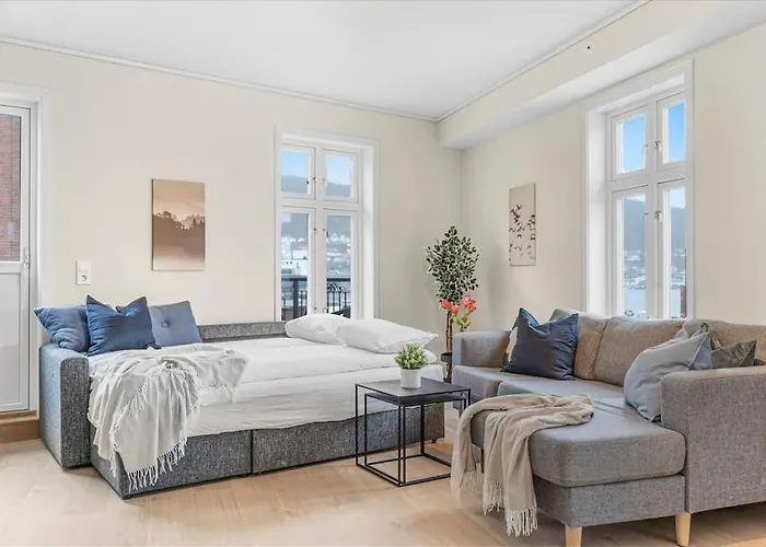 New! Huge Modern Apartment! Fit For Two Families!